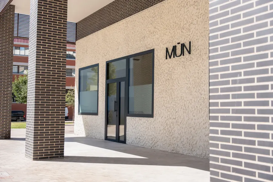 Entrada de la clínica odontológica Arno Jager Montgat · Nosolo Design