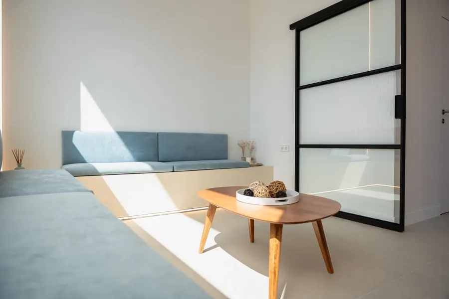 Sala de espera y mampara de vidrio clínica Arno Jager Montgat