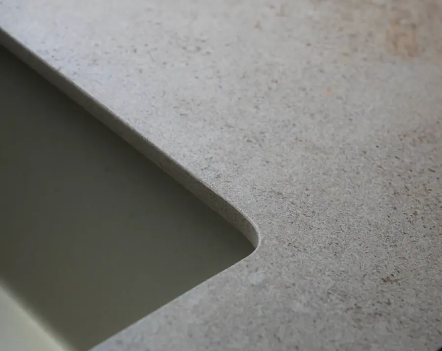Detalle de fregadero integrado en piedra Casa Fogó Alfinach Valencia