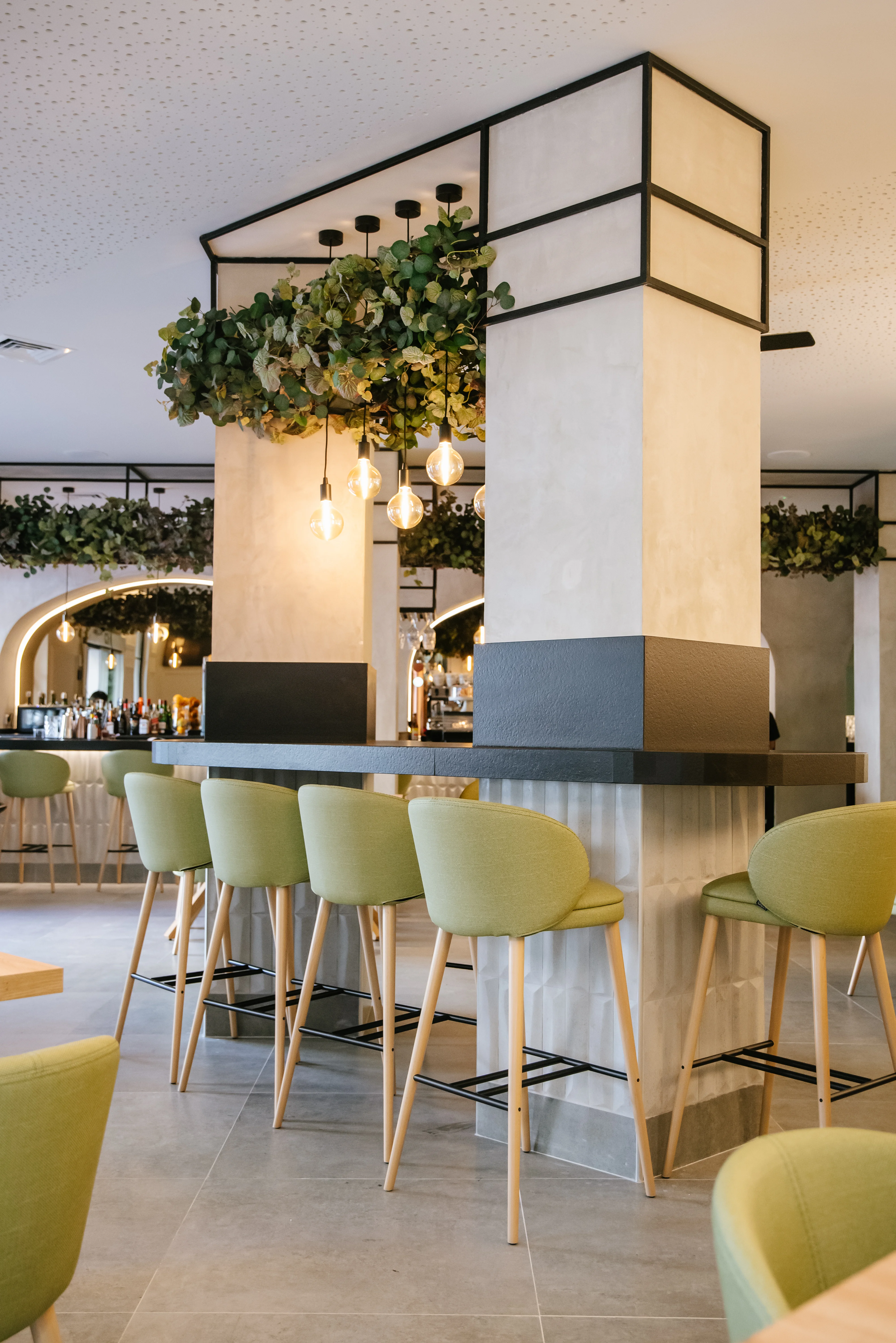 Acabados alta gama reforma restaurante La Oficina Valencia · Nosolo Design