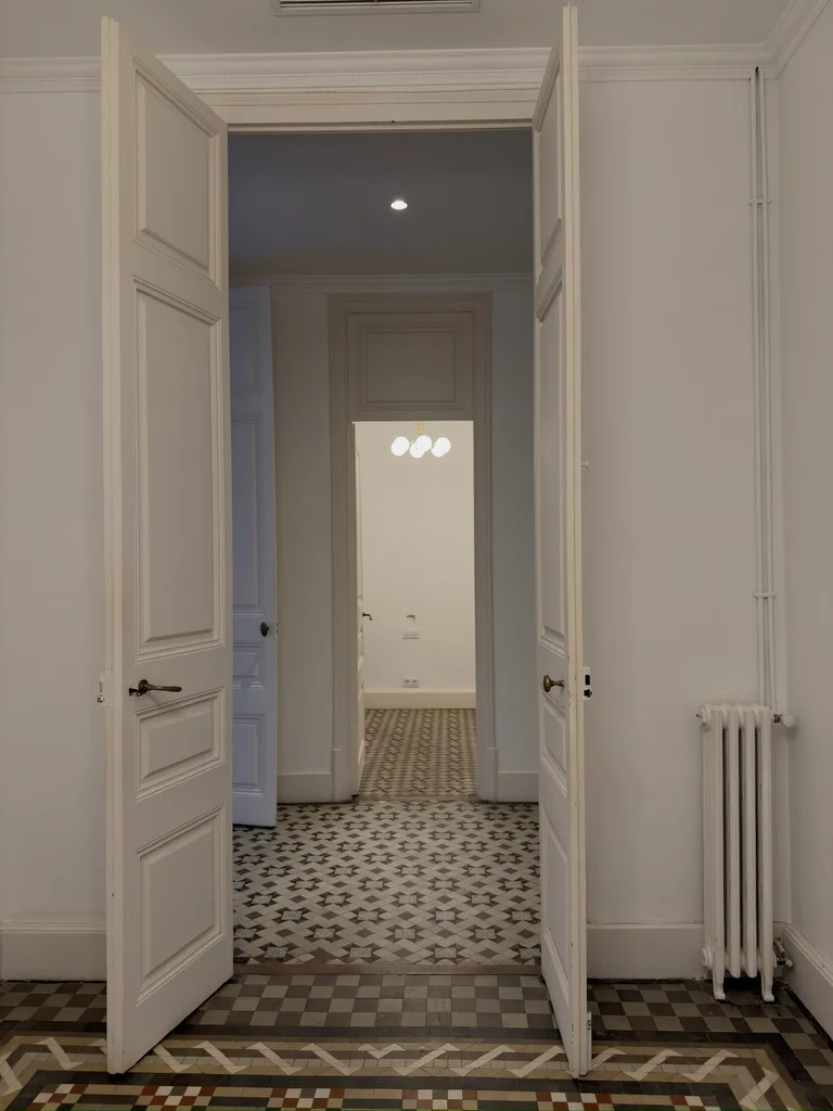 Espacialidad y luz natural reforma vivienda Provença 290 Barcelona
